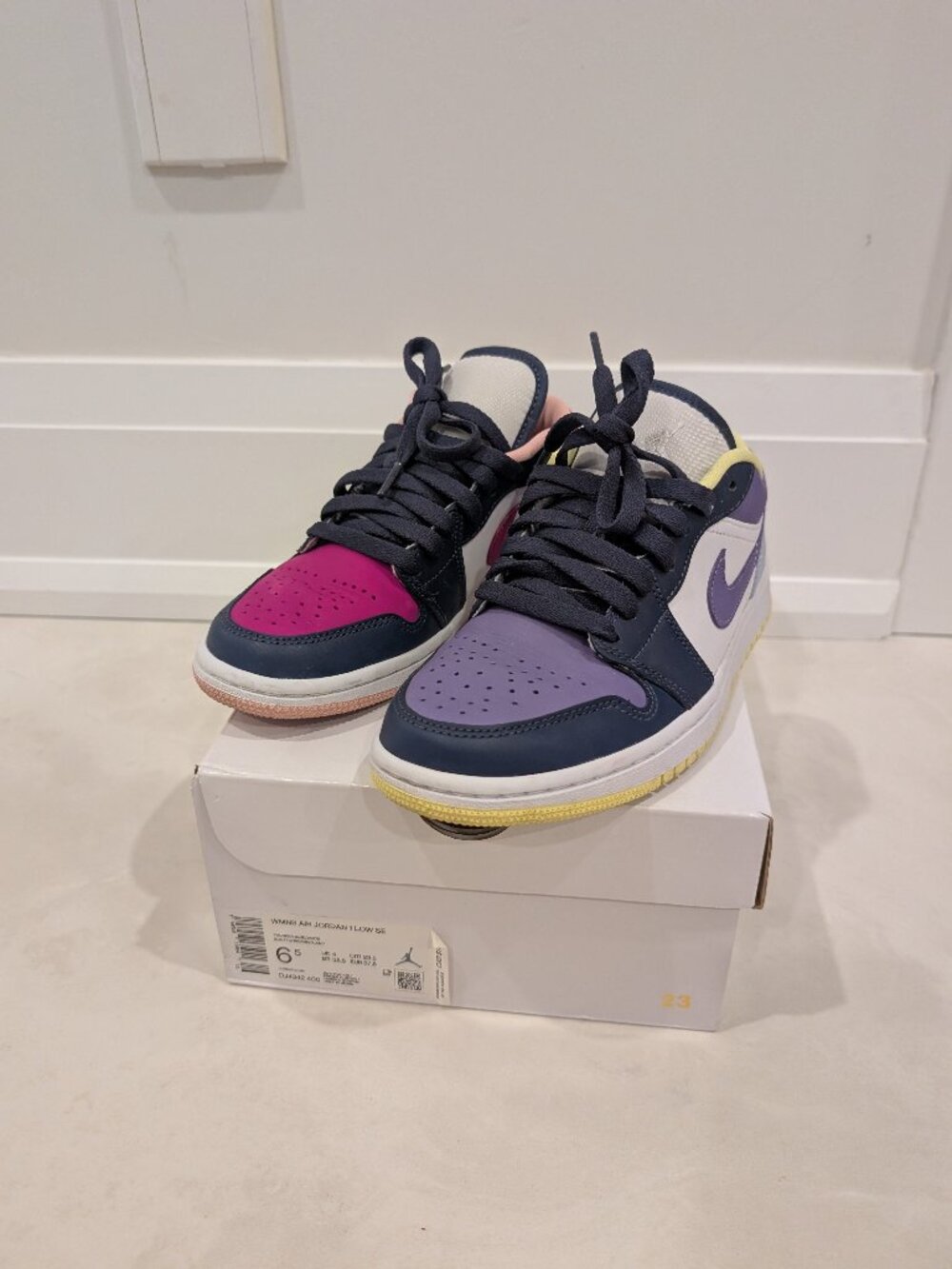 Air Jordan 1 Low SE Thunder Blue/ White Womens Size 6.5